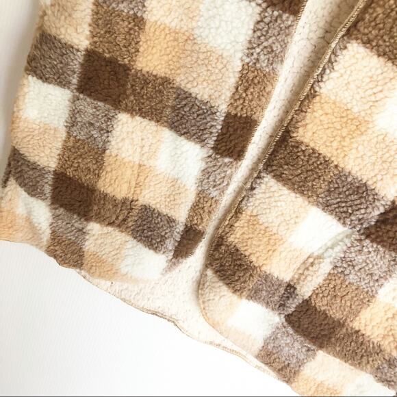 Loveriche Sherpa Wool Blend Open Front Hooded Vest - Picture 3 of 8